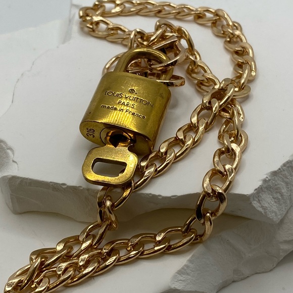 Louis Vuitton lock and key chain necklace - Picture 3 of 7